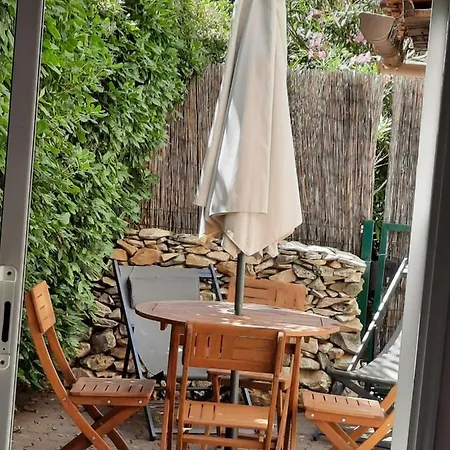 Coquet T2 ,terrasse,parking ,4 Kms D Avignon * Villeneuve-les-Avignon