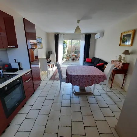 Coquet T2 ,terrasse,parking ,4 Kms D Avignon * Villeneuve-les-Avignon