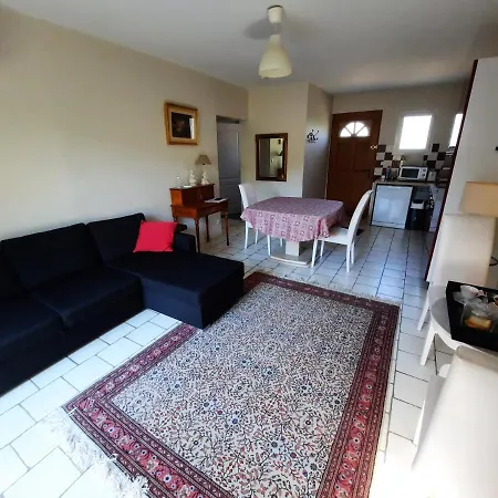 Coquet T2 ,terrasse,parking ,4 Kms D Avignon *