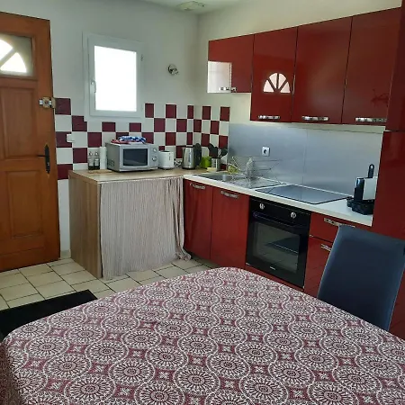 Coquet T2 ,terrasse,parking ,4 Kms D Avignon *