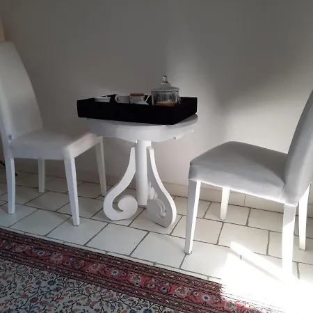 Coquet T2 ,terrasse,parking ,4 Kms D Avignon Apartment *