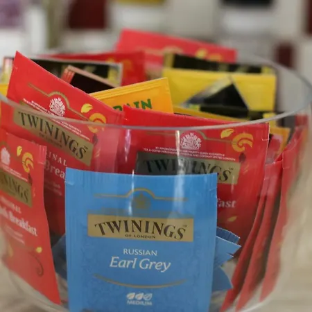 Coquet T2 ,terrasse,parking ,4 Kms D Avignon *