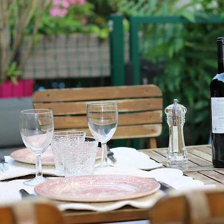 Coquet T2 ,terrasse,parking ,4 Kms D Avignon * Villeneuve-les-Avignon