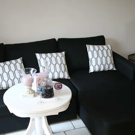 Coquet T2 ,terrasse,parking ,4 Kms D Avignon Villeneuve-les-Avignon