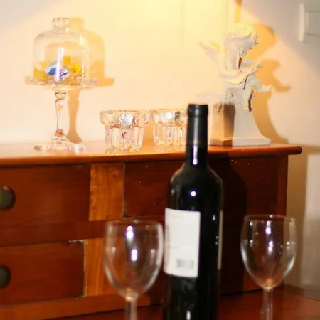 Coquet T2 ,terrasse,parking ,4 Kms D Avignon *