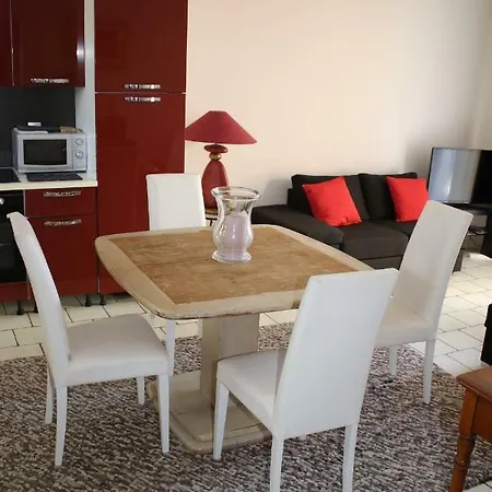 Apartment Coquet T2 ,terrasse,parking ,4 Kms D Avignon Villeneuve-les-Avignon