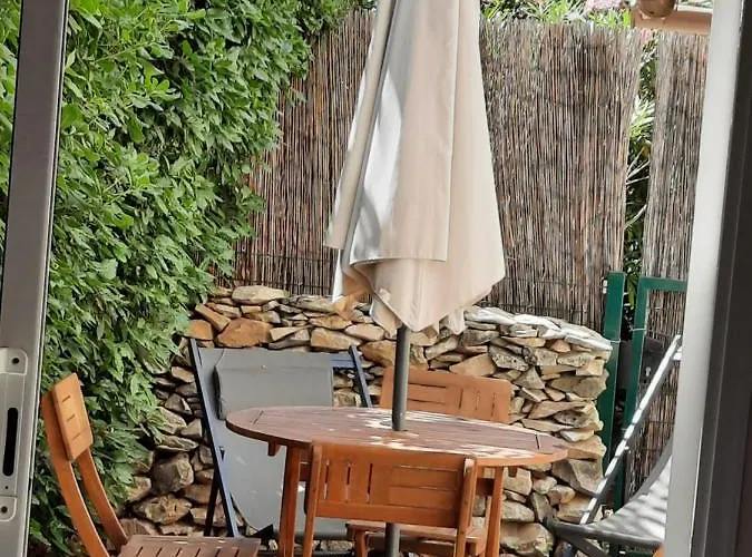 Coquet T2 ,terrasse,parking ,4 Kms D Avignon * Villeneuve-lès-Avignon