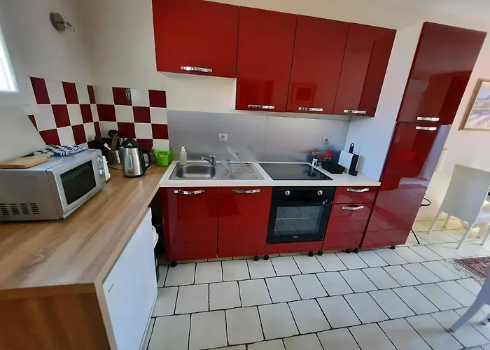 Appartement Coquet T2 ,terrasse,parking ,4 Kms D Avignon