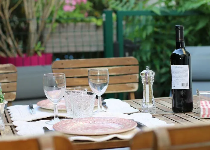Coquet T2 ,terrasse,parking ,4 Kms D Avignon * Villeneuve-lès-Avignon