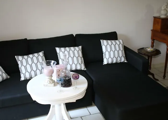 Coquet T2 ,terrasse,parking ,4 Kms D Avignon Villeneuve-lès-Avignon