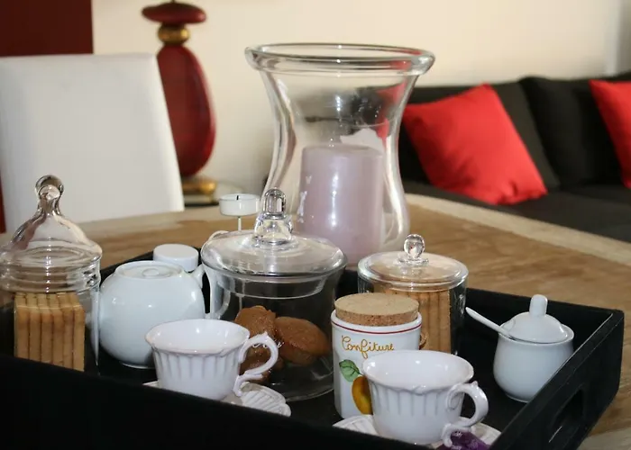 Coquet T2 ,terrasse,parking ,4 Kms D Avignon * Villeneuve-lès-Avignon
